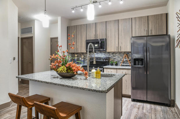 Images Centre Pointe Apartments