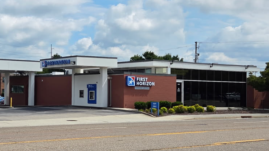First Horizon Bank - Knoxville, TN - Kingston Pike - Bearden