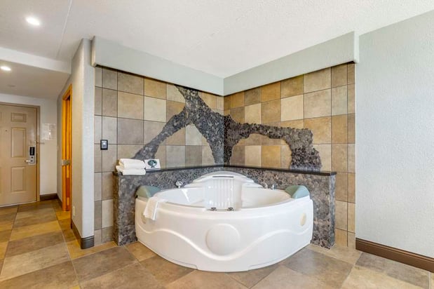 Images Best Western Plus Longbranch Hotel & Convention Center