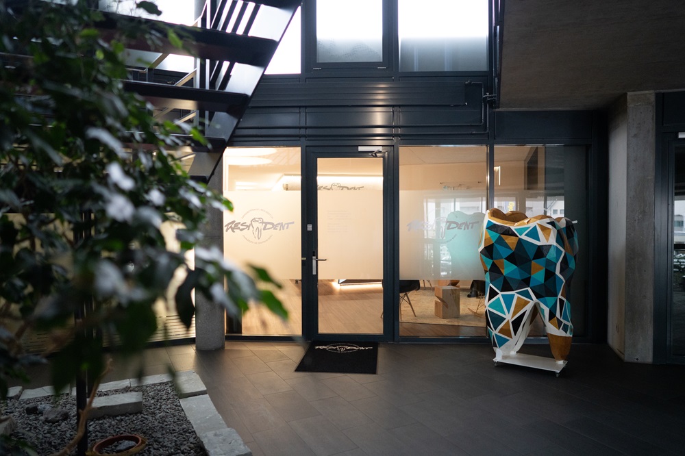 Zahnarztpraxis Resident, Hauptstrasse 49 in Berg