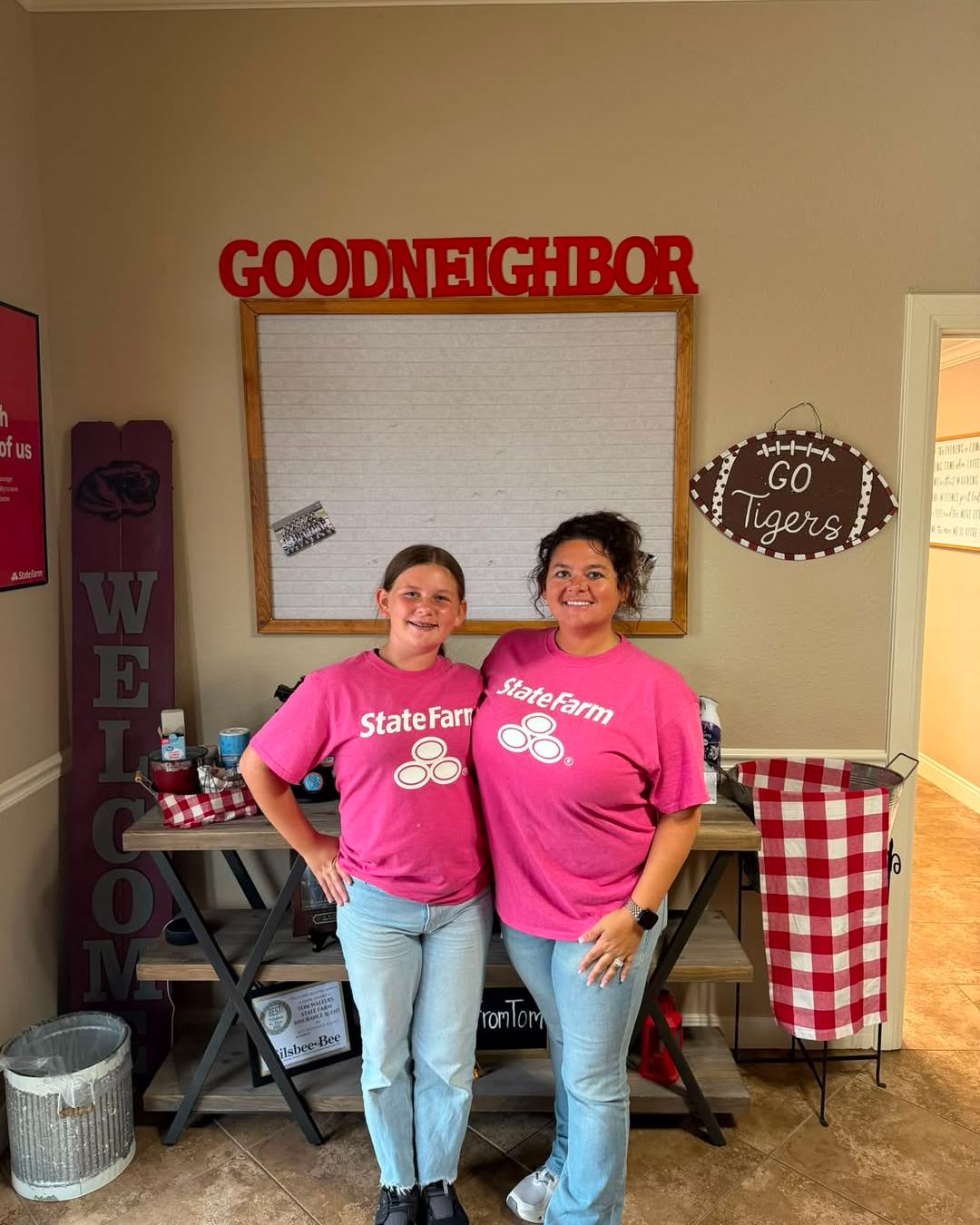 Who says Mondays have to be boring? Our favorite mother-daughter duo showed up rocking matching pink State Farm shirts and brought some extra smiles to kick off the week!