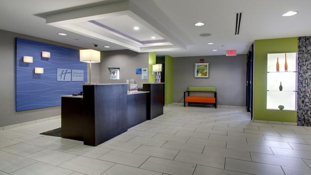 Images Holiday Inn Express & Suites Jackson Downtown - Coliseum, an IHG Hotel