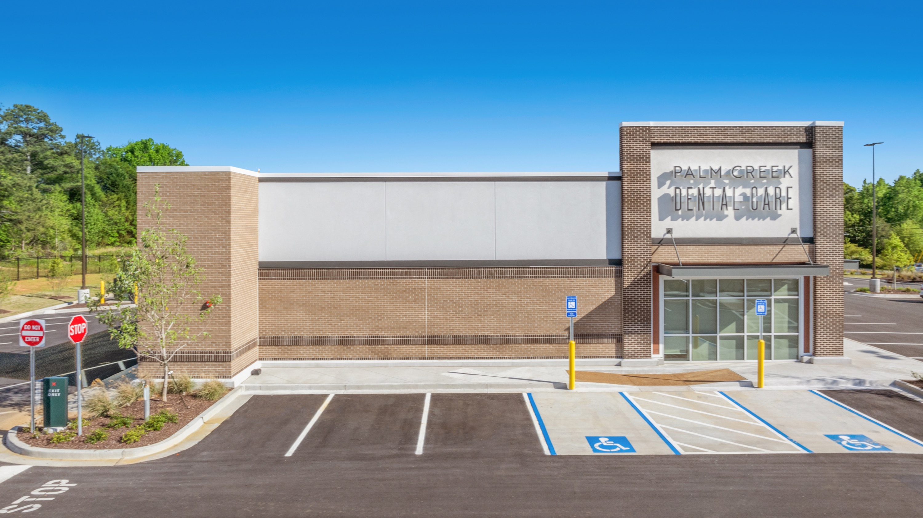 Side of office, Palm Creek Dental Care. Dentist in Dacula, GA. 