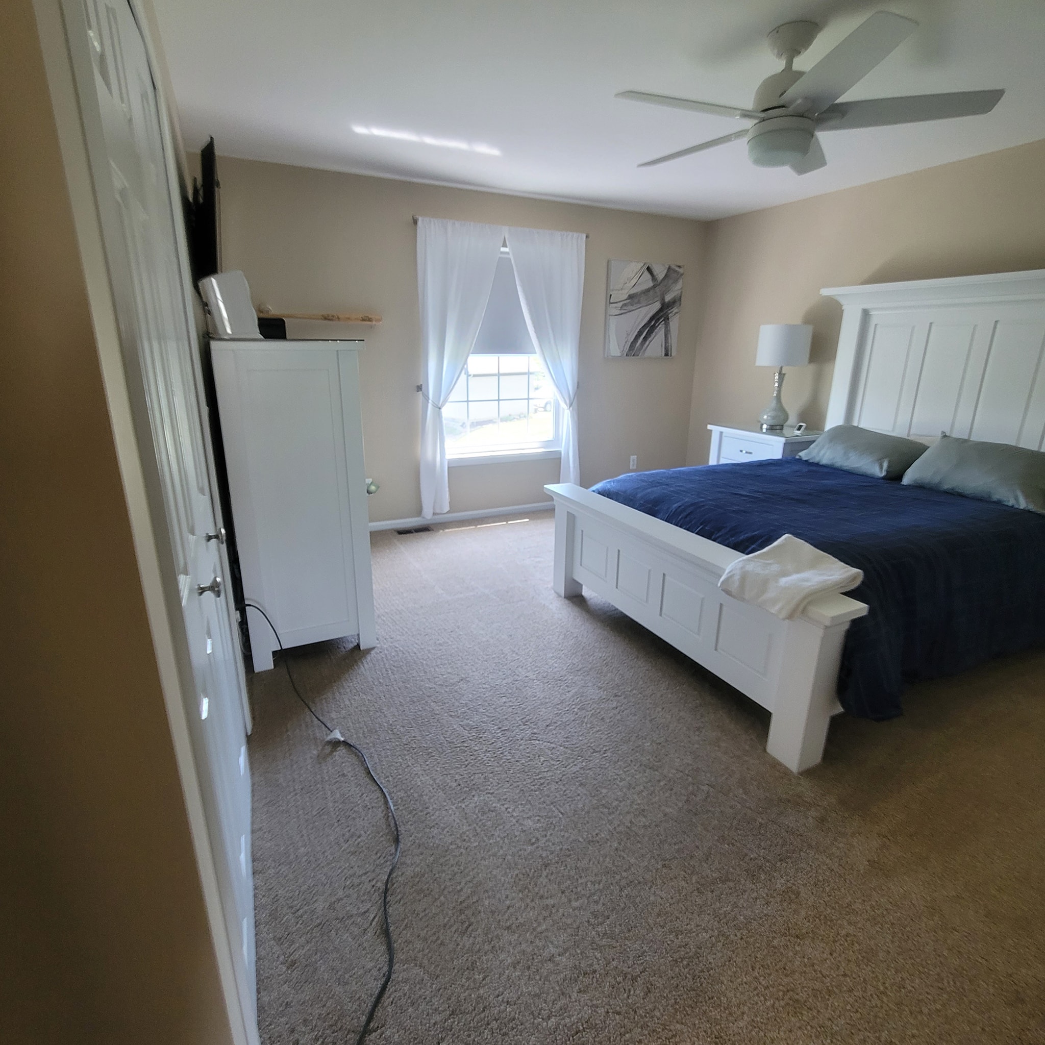 Our apartment cleaning services at Custom Maid Cleaners are designed to keep your living space clean, fresh, and inviting. We offer flexible and reliable service that fits your schedule and lifestyle. Whether you live in a studio or multi-bedroom unit, our team pays close attention to every detail. Enjoy a consistently clean apartment without lifting a finger.