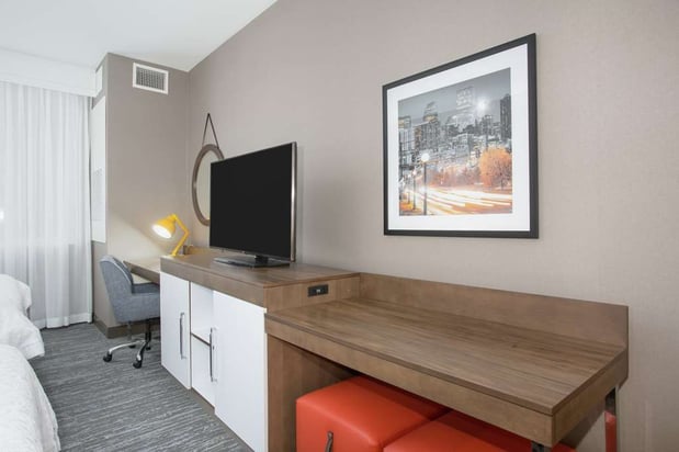 Images Hampton Inn & Suites Denver-Downtown