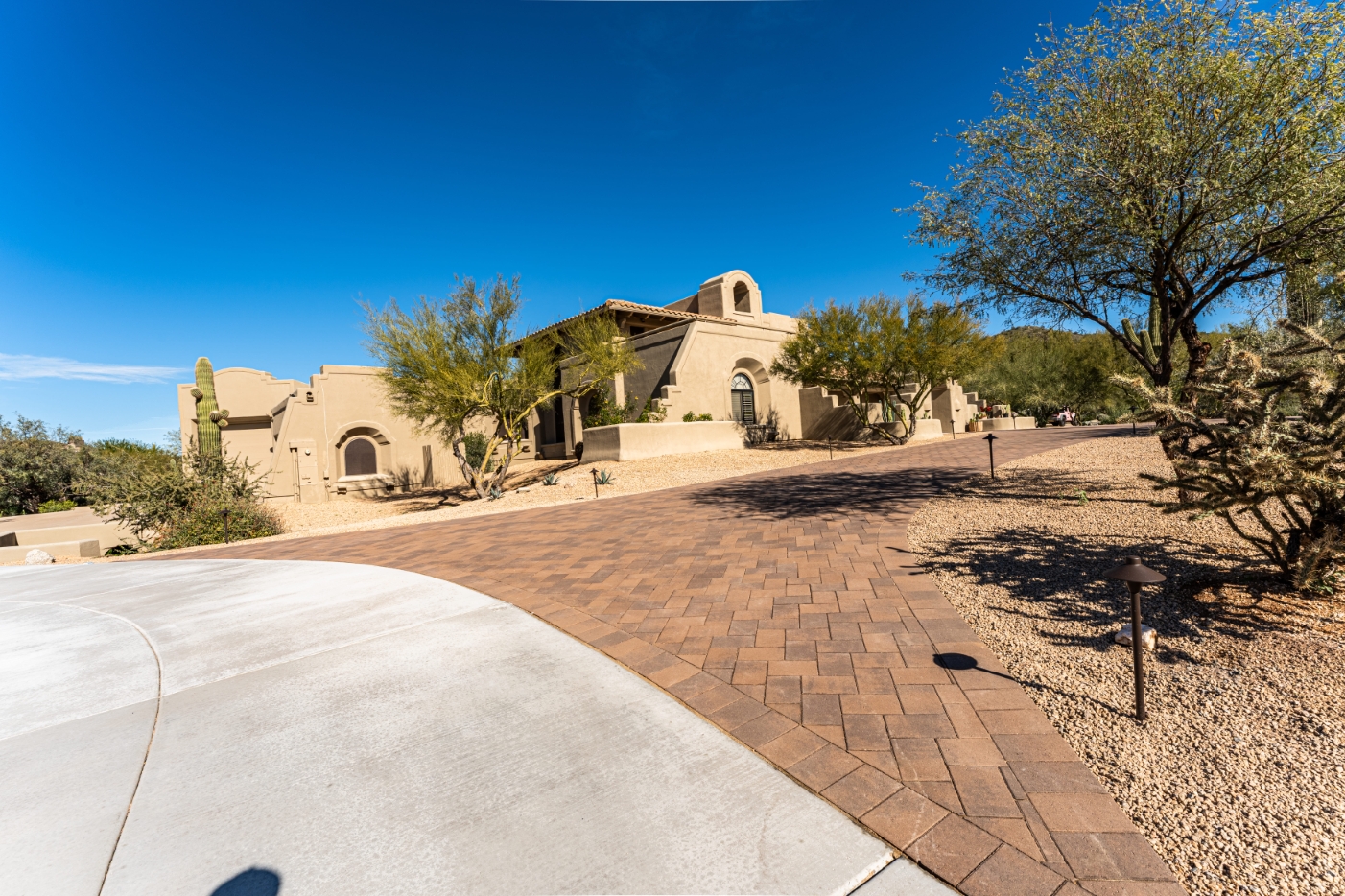 Mountainscape South Landscaping offers professional landscaping and hardscaping services in Scottsdale, focusing on creating functional and visually appealing outdoor environments. From paving stones and retaining walls to turf installation and artificial turf maintenance, our team ensures long-lasting results built to enhance your space.