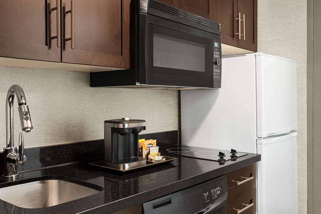 Images DoubleTree by Hilton Pointe Claire Montreal Airport West