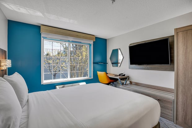 Images Holiday Inn Express & Suites Portland-Jantzen Beach by IHG