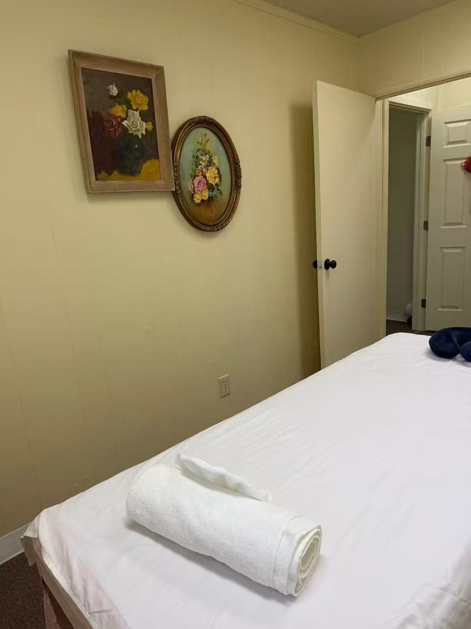 A hot stone massage is a type of massage therapy. It's used to help you relax and ease tense muscles
and damaged soft tissues throughout your body.