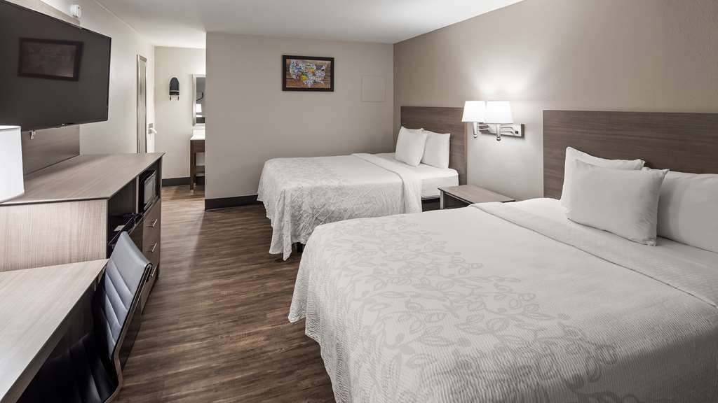 Double Queen Guestroom