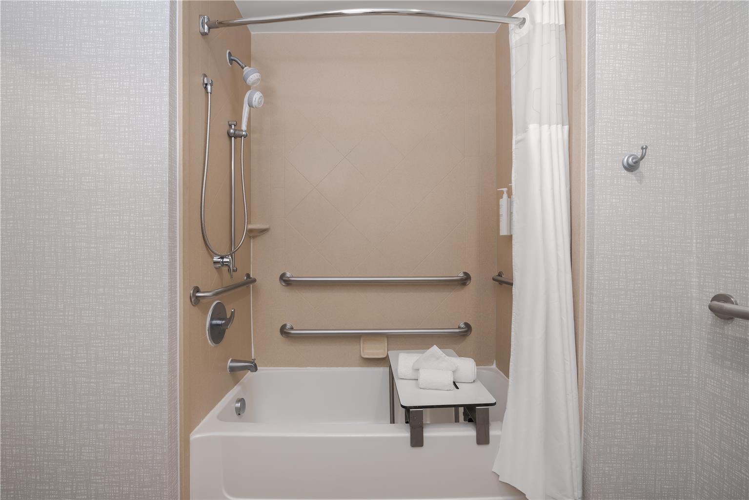 Guest room bath