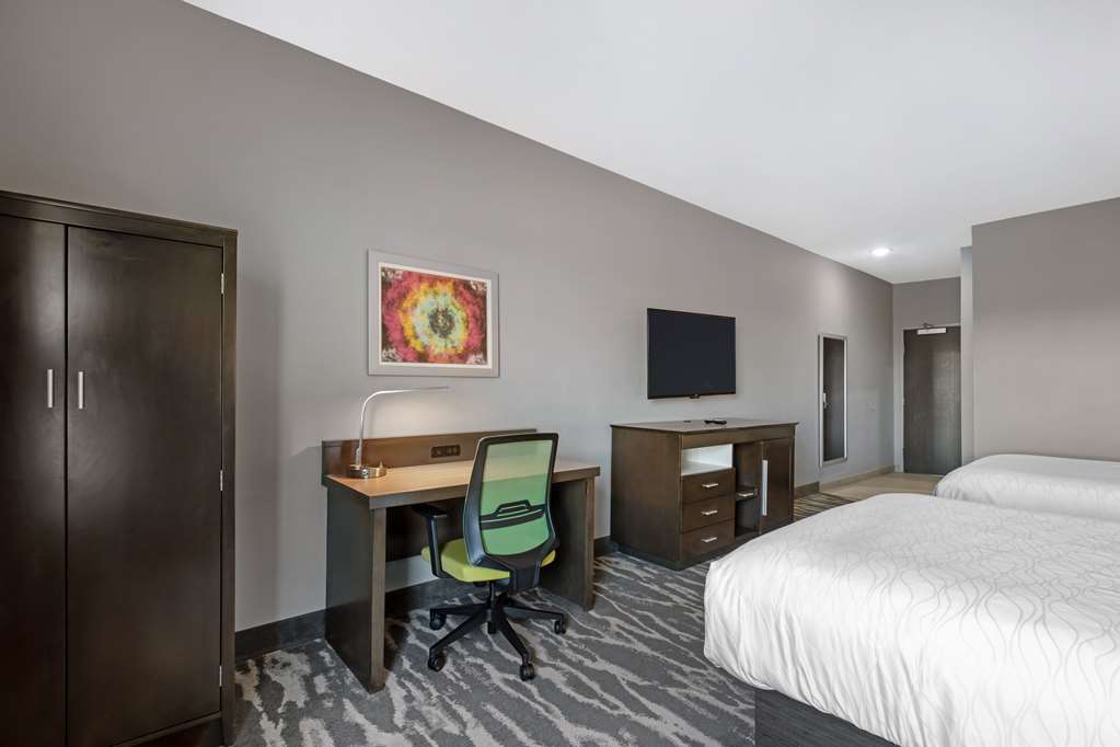 2 Queen Bed Room