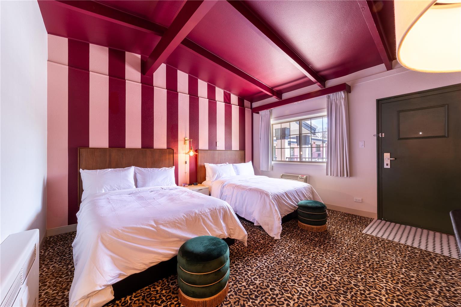 2 Double Beds