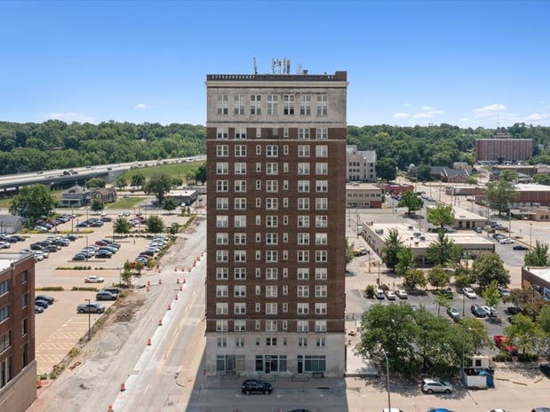 Images LeClaire Apartments