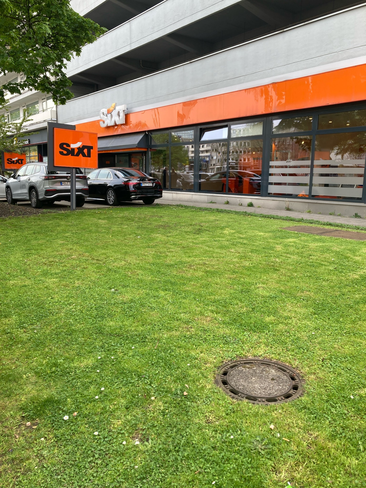 SIXT Auto- und Transportervermietung Essen Limbecker Platz, Ostfeldstr. 9 in Essen