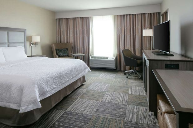 Images Hampton Inn & Suites Hudson