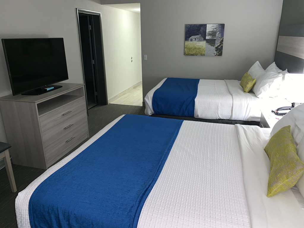 Double Queen Suite