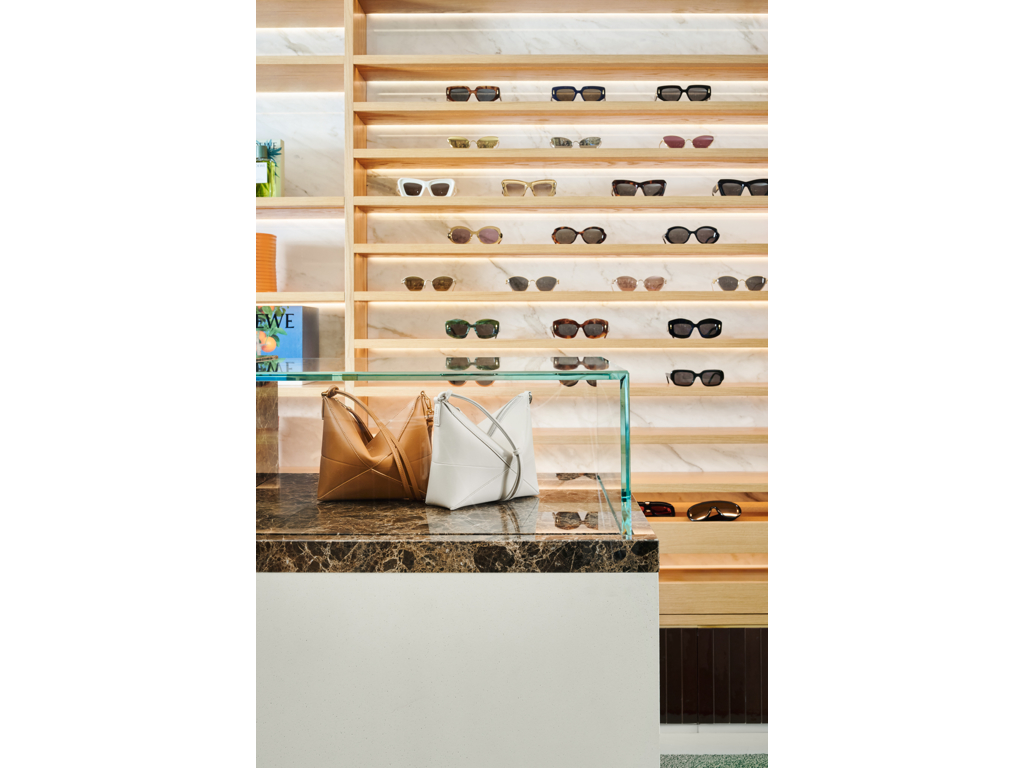 Images LOEWE La Rinascente Milan - Accessories