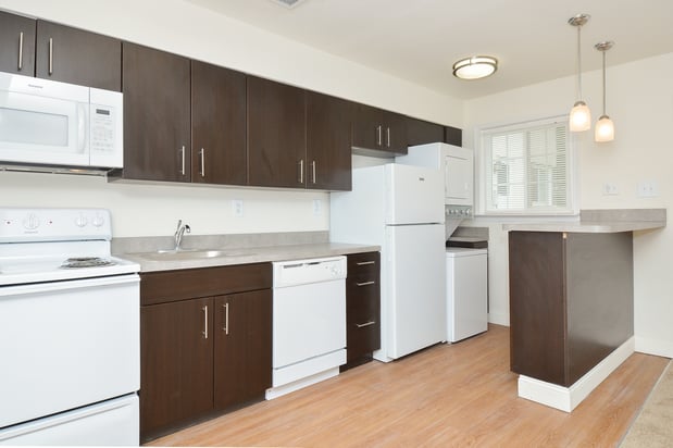 Images Greenville on 141 Apartments & Townhomes
