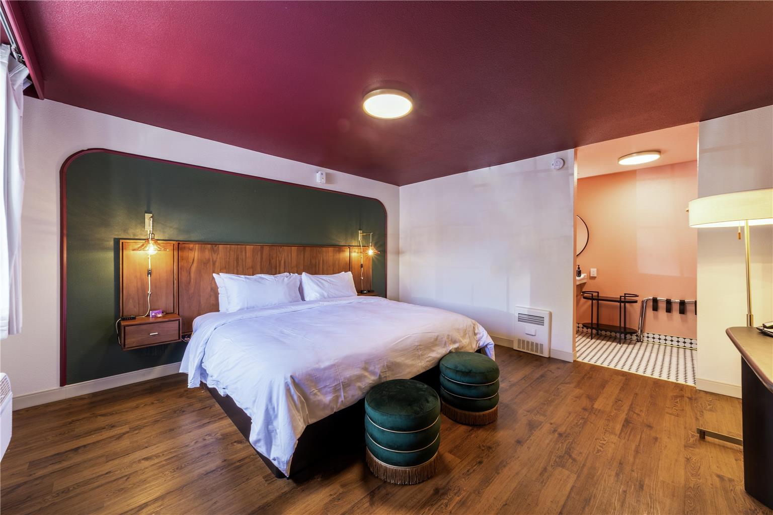 1 King Bed
