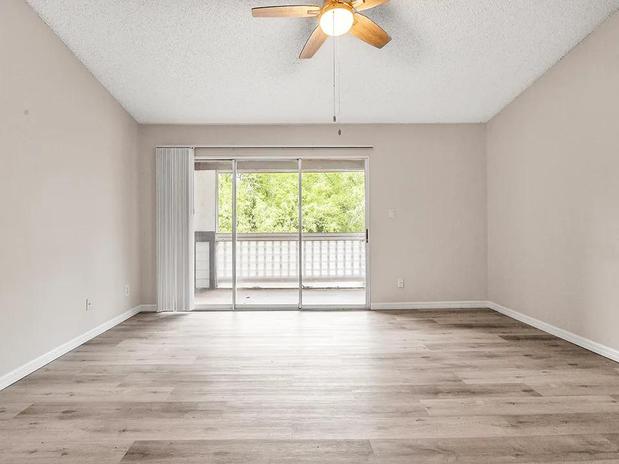 Images The Earl Apartments