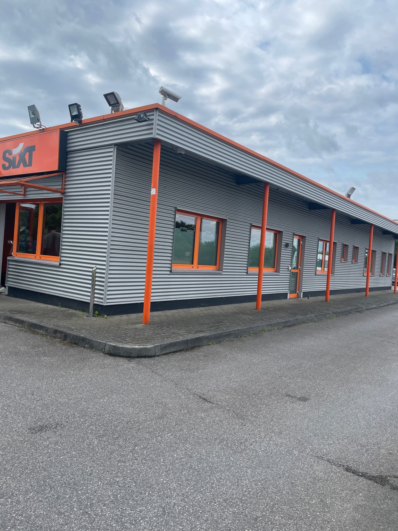 SIXT Mietwagen & Transporter mieten Köln Porz/Gremberghoven, Ettore-Bugatti-Str. 2 in Köln