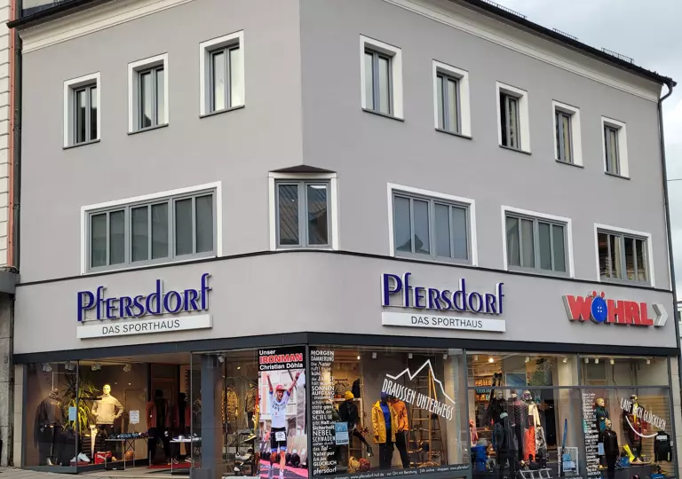 Bild 1 Pfersdorf Das Sporthaus in Hof
