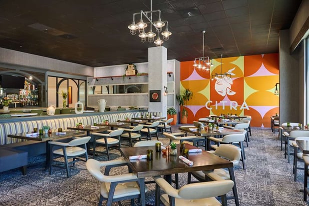 Images Hotel Zessa Orange County Airport, a DoubleTree by Hilton