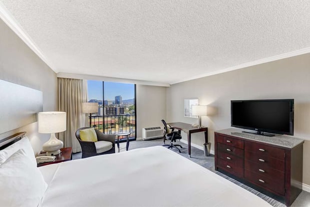 Images Hilton Irvine/Orange County Airport