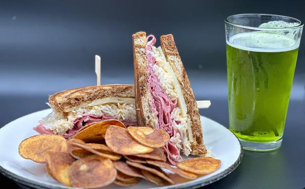 Images 1717 KITCHEN + COCKTAILS