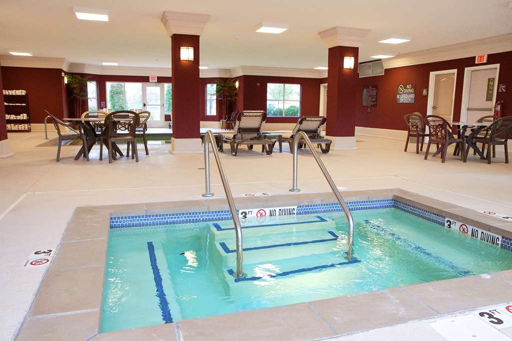 Pool Homewood Suites by Hilton Bloomington Bloomington (812)323-0500