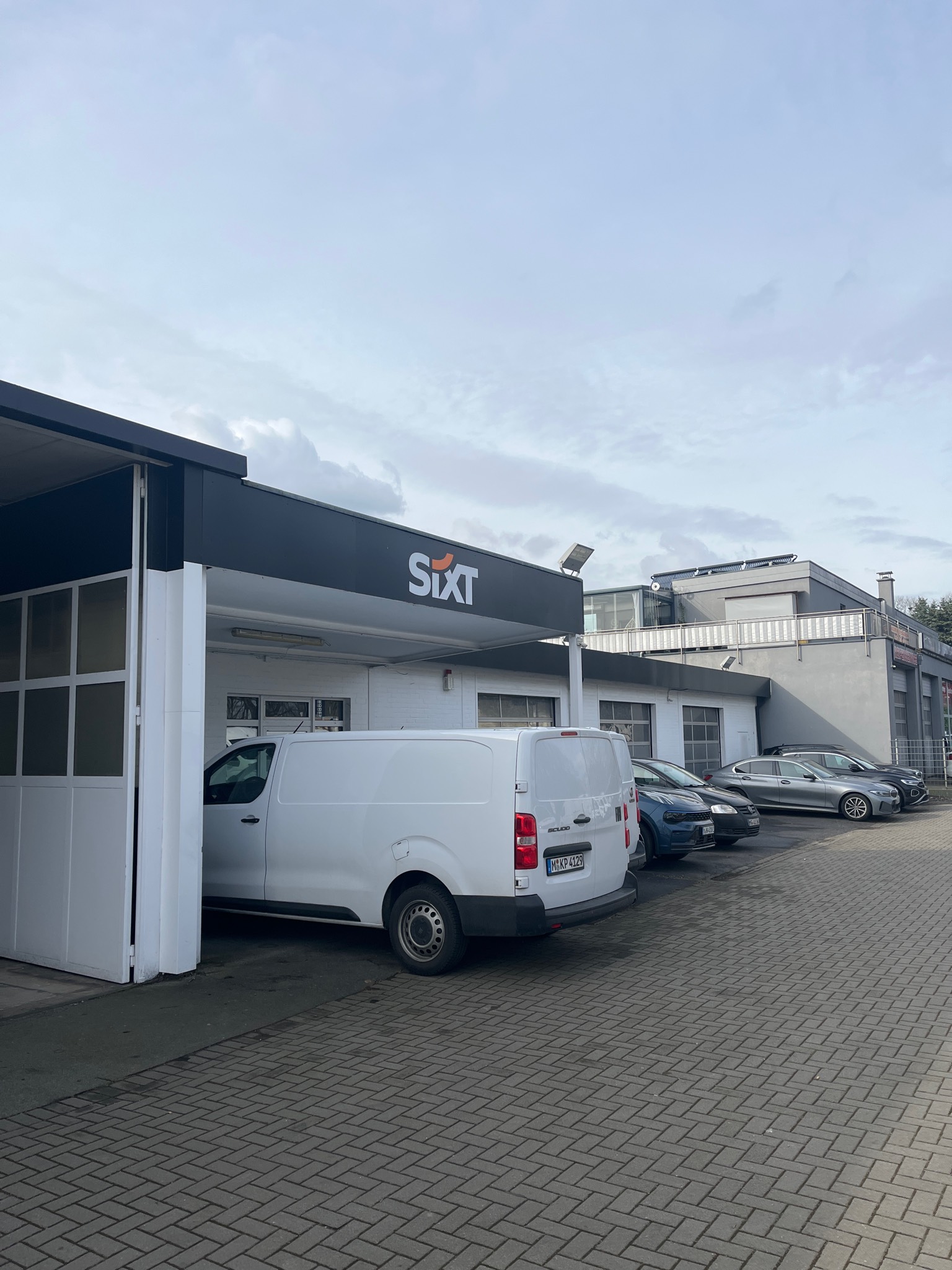 SIXT Autovermietung Krefeld, Sproedentalstr. 4 in Krefeld
