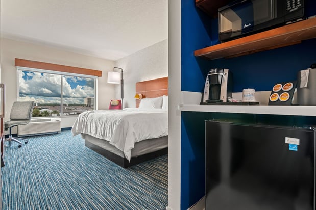 Images Holiday Inn Express & Suites Orlando - Lake Buena Vista by IHG