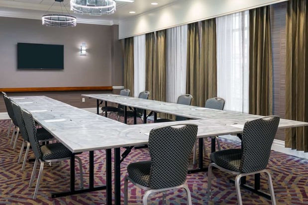 Images Hampton Inn & Suites Buffalo Downtown