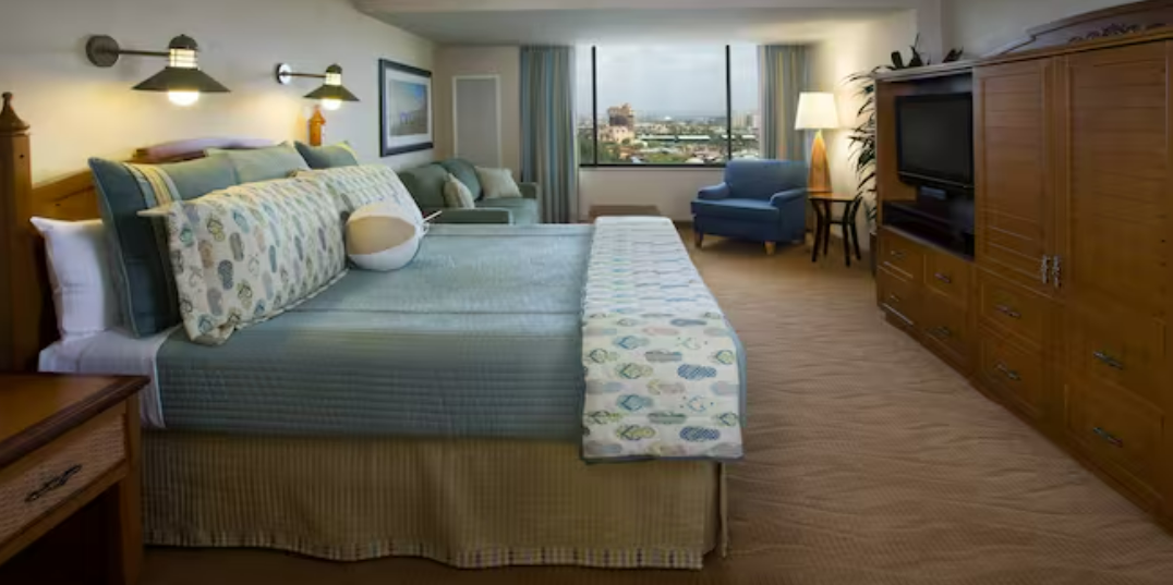 Disney's Paradise Pier Hotel Laguna Signature Suites 1-2 Bedrooms 1 King Bed