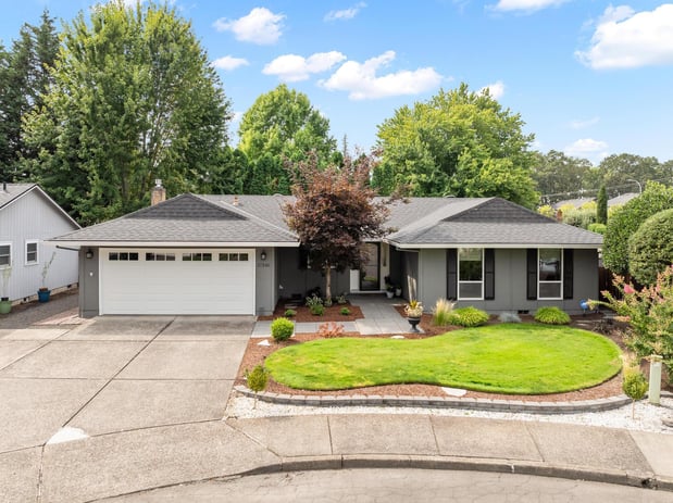 Images Lisa Bradburn, Premiere Property Group, LLC