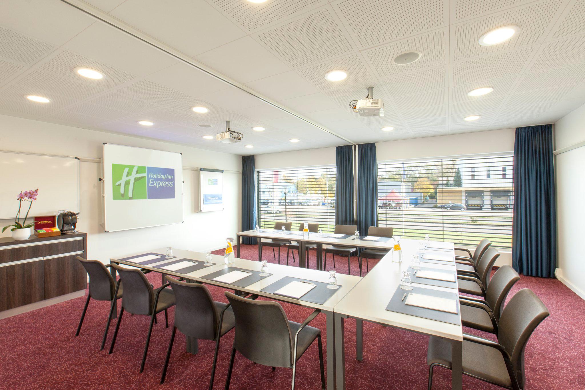 Holiday Inn Express Zürich Airport by IHG, Hofwisenstrasse 30 in Rümlang
