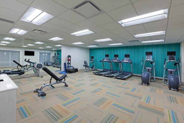 Images Holiday Inn Express & Suites Tulsa South - Woodland Hills by IHG