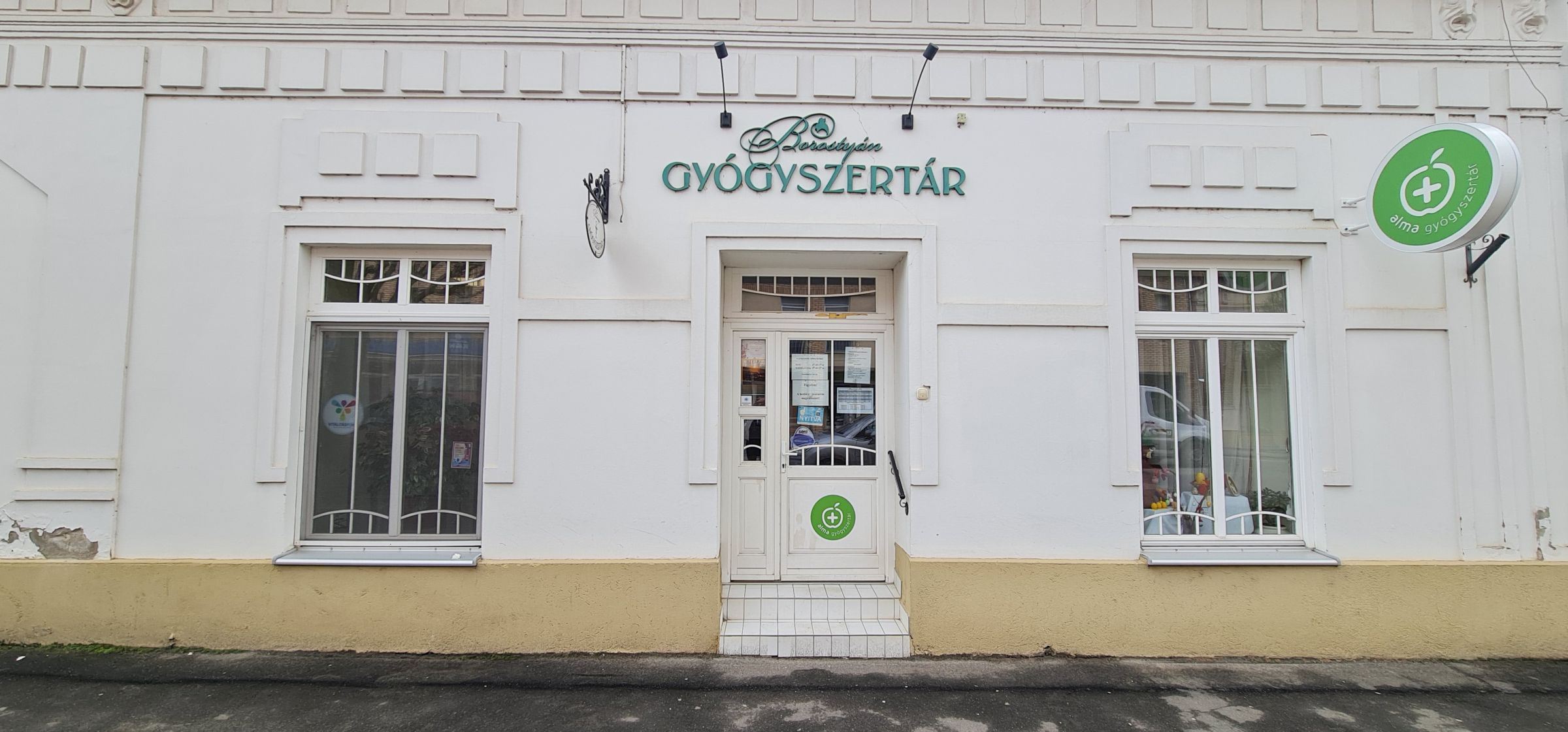Images Borostyán Gyógyszertár