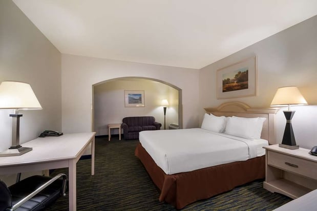Images SureStay by Best Western Falfurrias