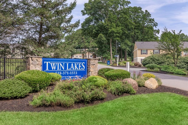 Images Twin Lakes Clifton Park Apartments