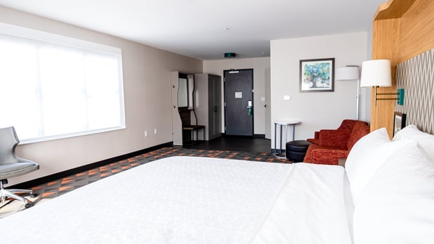 Images Holiday Inn & Suites Philadelphia W - Drexel Hill by IHG