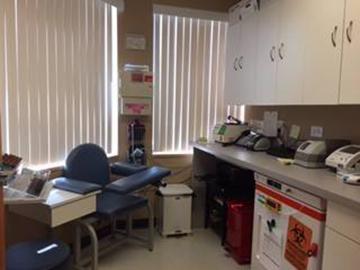 Center for Adult Healthcare - Bloomingdale IL - Interior Exam Room