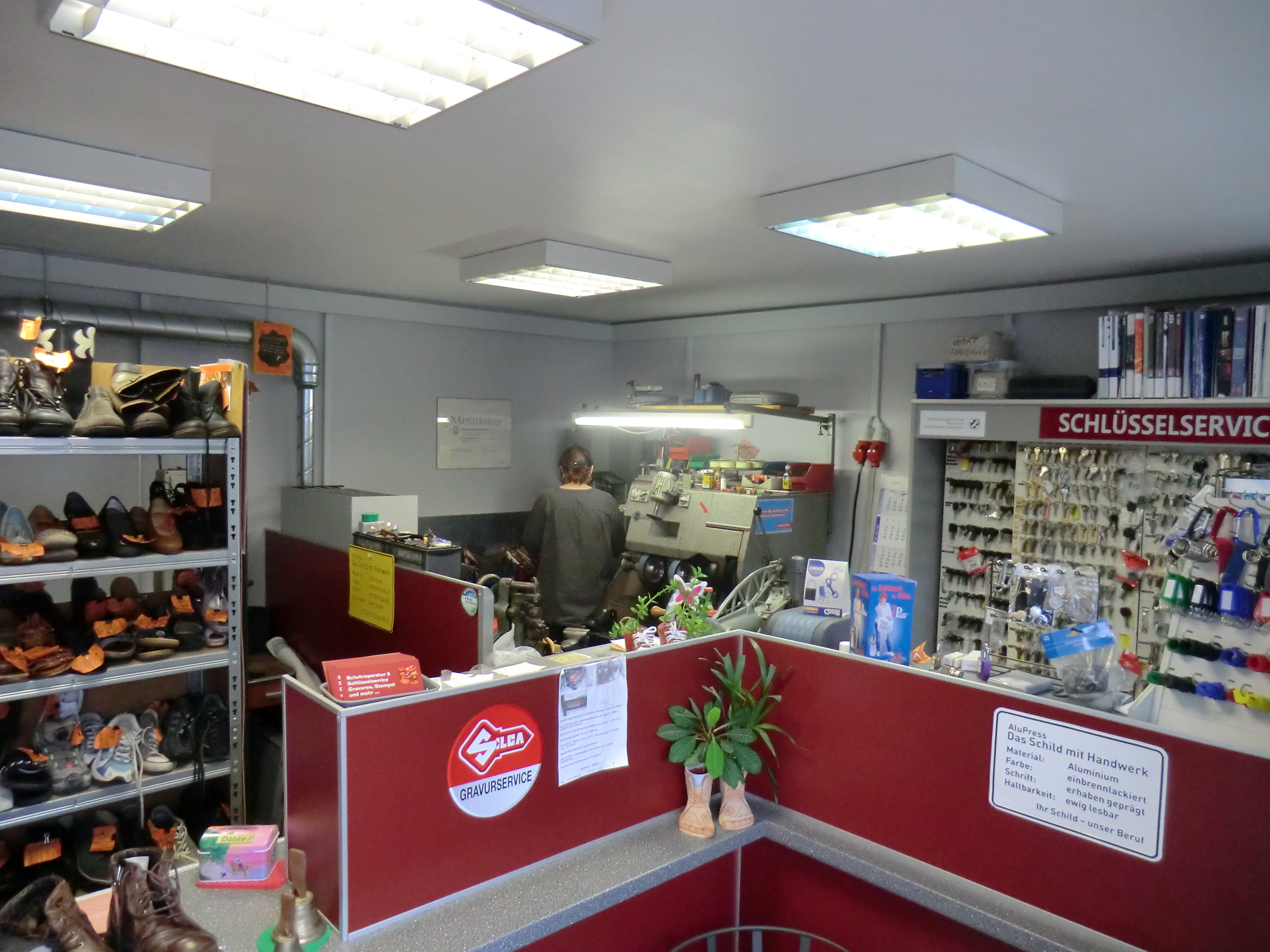 Schuh- & Schlüsselservice Hetzel - Fischer , Inh. Erich May, Siemensstr.  4 in Bad Neustadt a d Saale