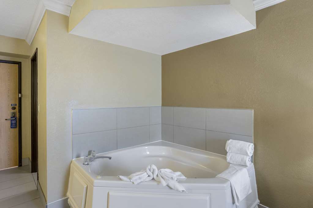 Jacuzzi Suite
