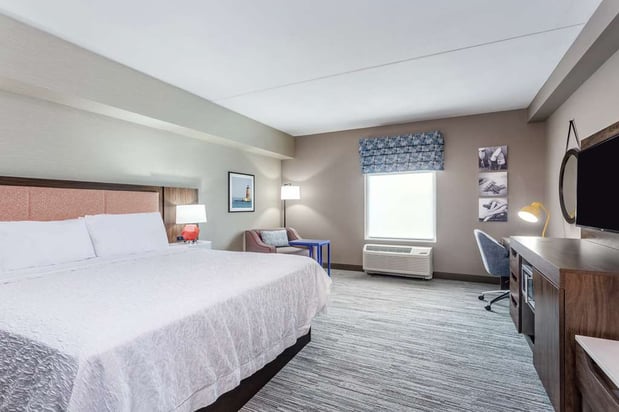 Images Hampton Inn & Suites Kittery-Portsmouth