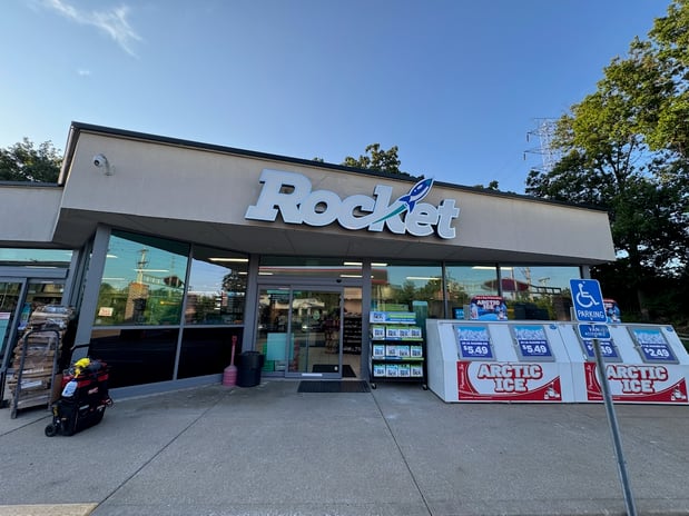 Images CoinFlip Bitcoin ATM - Rocket #4262 (Ballwin)