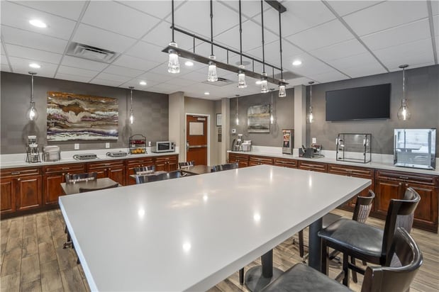 Images Best Western Plus Hotel at the Convention Center