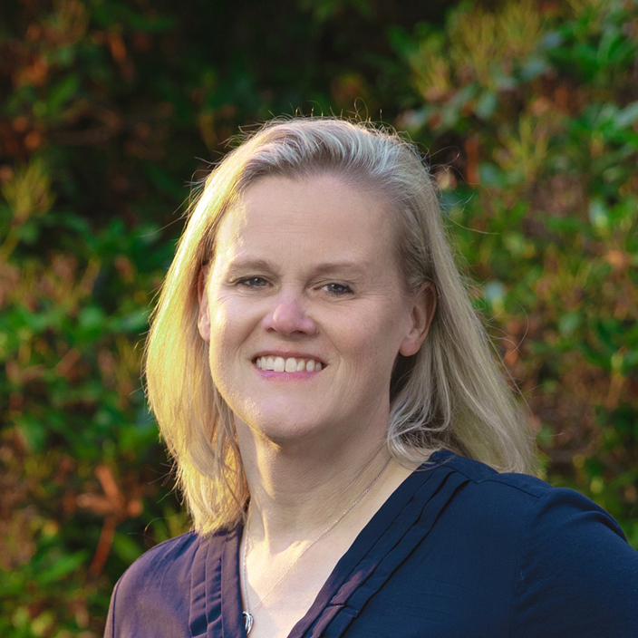Elizabeth Vasey headshot.