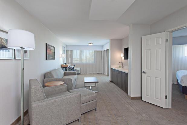 Images Holiday Inn Palmdale-Lancaster by IHG